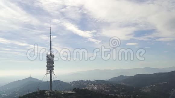 巴塞罗那小郊区和电视塔的景色视频的预览图