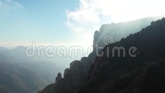 西班牙加泰罗尼亚著名的蒙特塞拉特山全景视频的预览图