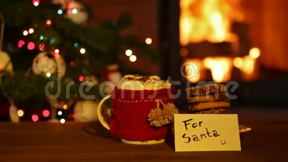 圣诞老人用的饼干和热巧克力电影摄影视频的预览图