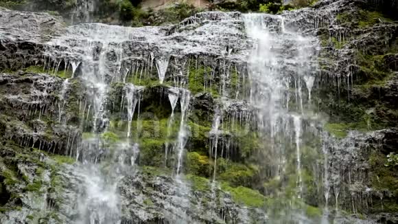 瀑布把瀑布排得很近视频的预览图