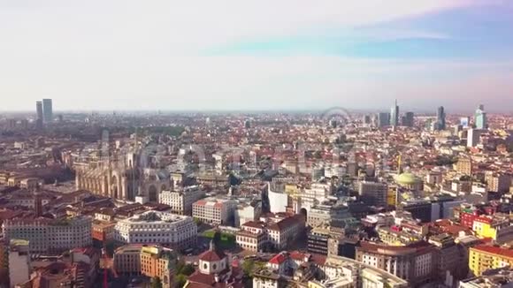 晴天米兰城市景观空中全景4k意大利视频的预览图