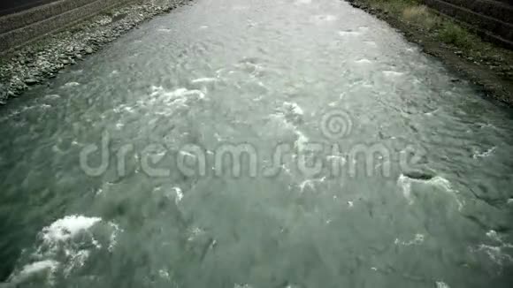 快的山河之水视频的预览图