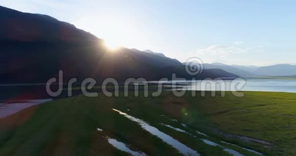 日出景观山湖景观4k视频的预览图