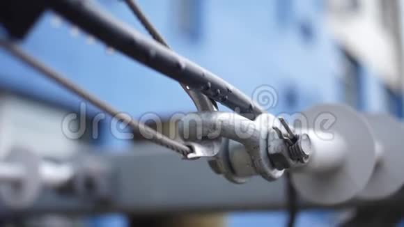 用钢索连接铰链框架金属钉环和钢丝绳的连接视频的预览图