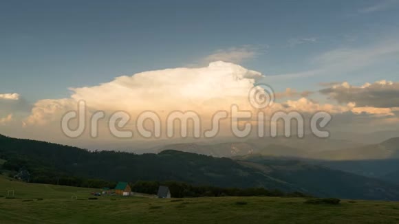 黑山科莫维山日落视频的预览图