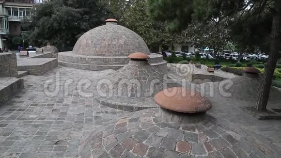 著名硫磺浴的圆顶下午在第比利斯格鲁吉亚2018年11月视频的预览图