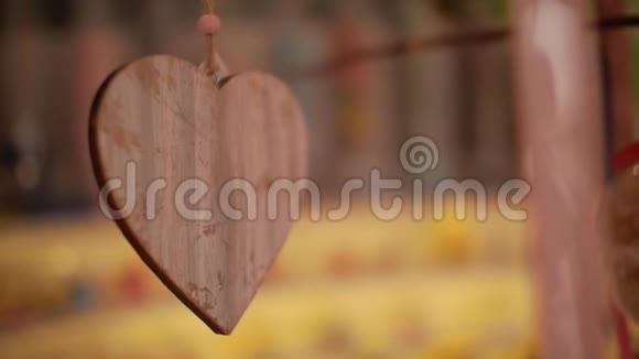 一颗木头的心就像装饰视频的预览图