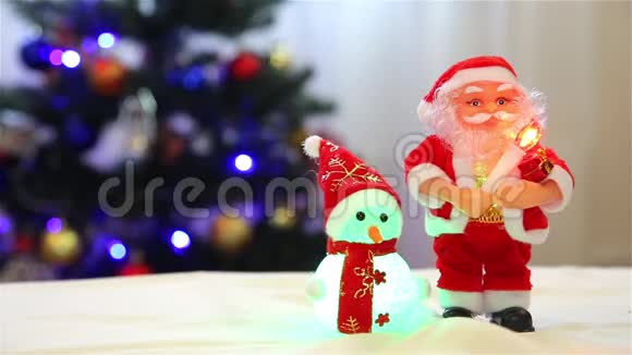 组合玩具圣诞老人和雪人视频的预览图