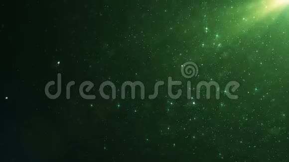 美丽的绿色翡翠浮尘颗粒与火焰在黑色背景上缓慢运动循环三维动画视频的预览图