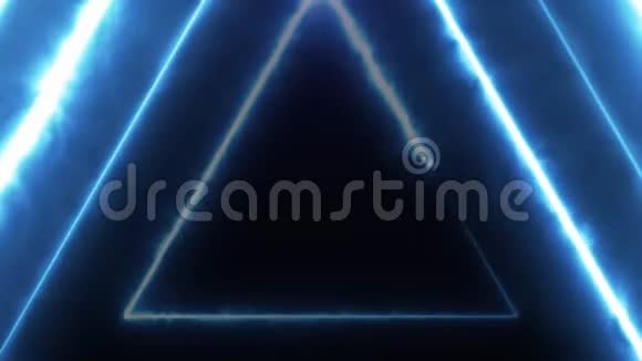 霓虹灯在无边无际的发光旋转霓虹灯三角形中飞舞创造了一条隧道蓝色的红粉紫色光谱视频的预览图