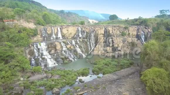 在中央高地的Pongour瀑布周围视频的预览图