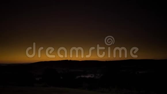 秋日的日出在一个叫Nuhnewiese的地区视频的预览图