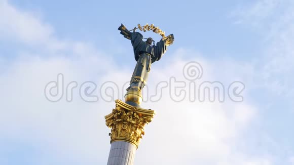 基辅的纪念碑符号贝雷海尼亚独立广场乌克兰议会视频的预览图