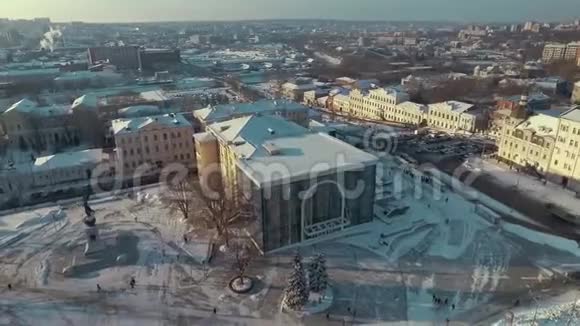乌克兰哈尔科夫2016年12月13日历史博物馆空中展览宪法广场上覆盖着白雪视频的预览图