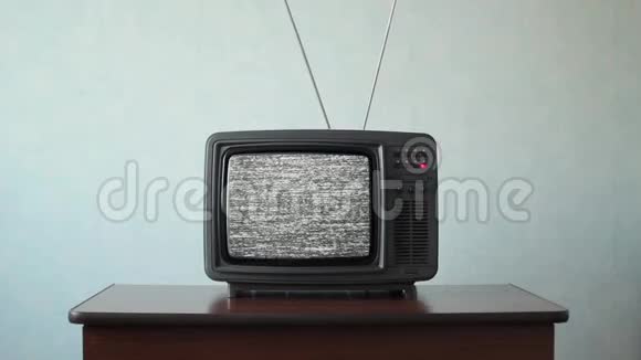 没有信号只是旧模拟电视机的噪音视频的预览图