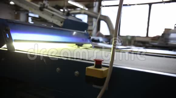 印刷机器旋转的输送机视频的预览图
