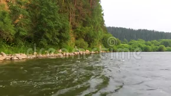 朱索瓦亚河上的村庄视频的预览图