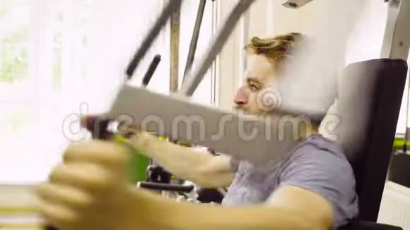 残疾人做手操的脸视频的预览图