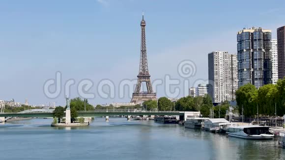 巴黎西部的景色自由女神像和埃菲尔铁塔博格雷纳区视频的预览图