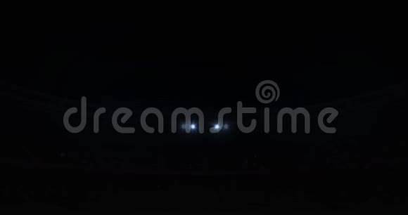 现代草地球场夜光照明放大镜头视频的预览图