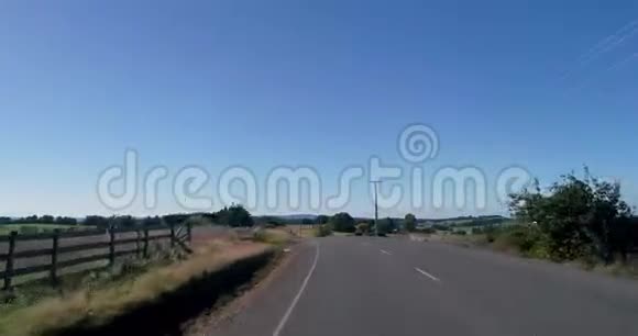 新西兰一条柏油路的旅行什维列夫视频的预览图