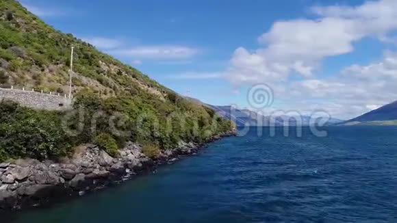 摄像机沿新西兰石海岸的通道什维列夫视频的预览图