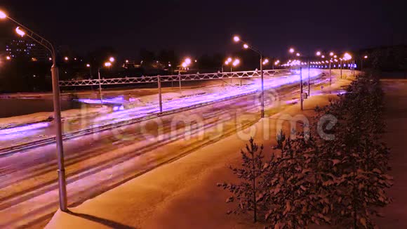 冬夜公路视频的预览图