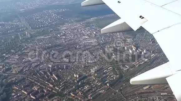 基辅市的左岸从一个高度基辅的左岸从一架飞机视频的预览图