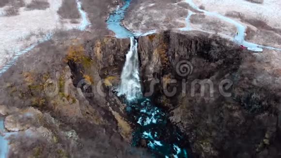 斯瓦尔蒂沃斯瀑布位于冰岛的瓦特纳霍卡尔国家公园视频的预览图