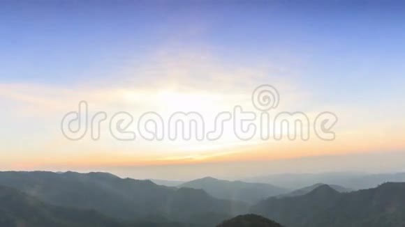 时间推移云景和日落黄昏在热带雨林泰国视频的预览图