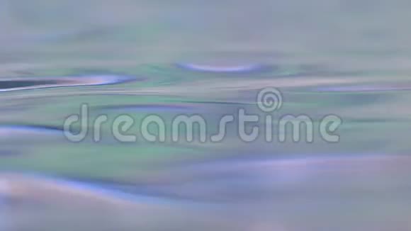 头发表面的蓝色波浪视频的预览图