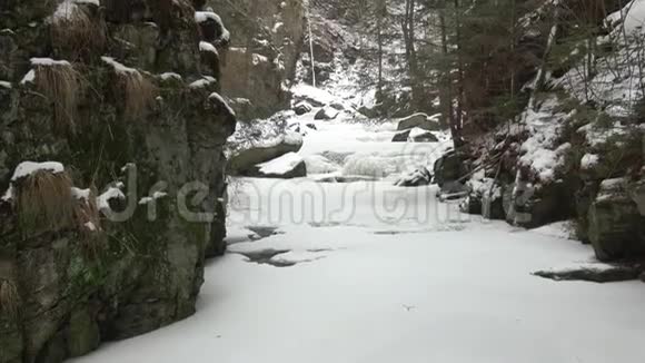 令人惊叹的冬季景观视频的预览图