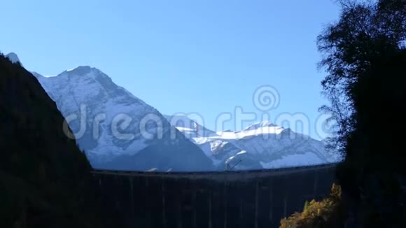 奥地利阿尔卑斯山Kaprun的Waserfallboden和Mooserbodan水坝视频的预览图