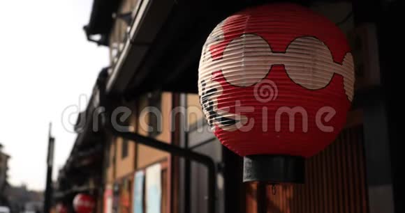日本的灯笼在金岛京都的传统市中心视频的预览图