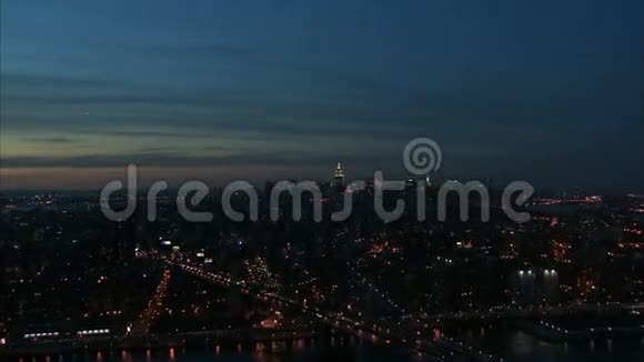 美丽的纽约夜生活天际线空中视频的预览图