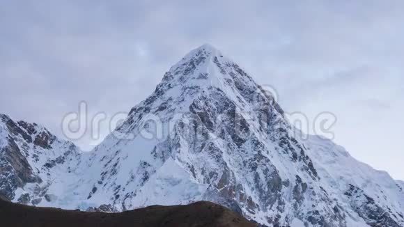 普莫里山喜马拉雅山尼泊尔视频的预览图