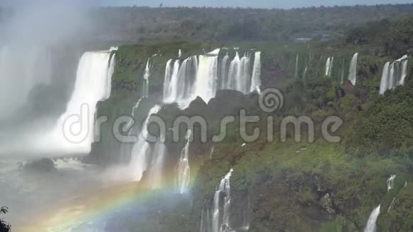 伊瓜苏瀑布在巴西和阿根廷边境视频的预览图