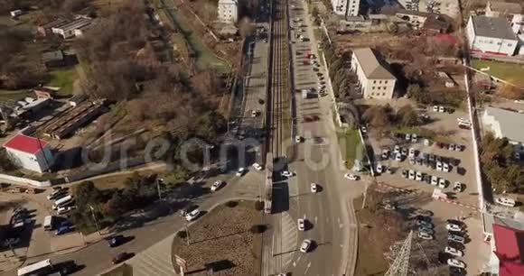 空中城市从上往下看街道交通4KUHD视频的预览图