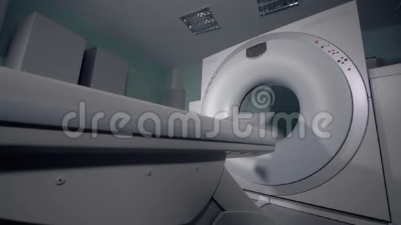 核磁共振扫描设备医院里的大断层扫描机视频的预览图
