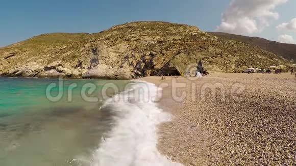 希腊Andros岛Zorkos海滩的慢速运动美丽的旅游目的地视频的预览图