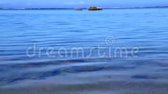 平静的泻湖视频的预览图