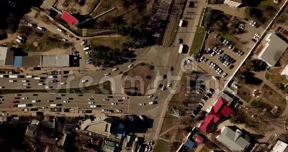 从高空俯视城市交通4KUHD视频的预览图