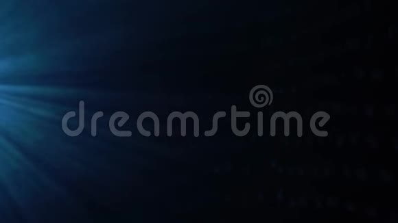 烟雾中镜球发出的蓝色迪斯科光视频的预览图