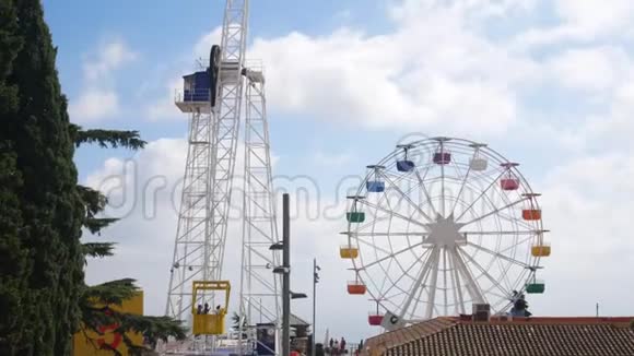 提比达博观察轮对蓝天游乐园视频的预览图