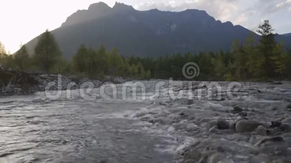 山河逆流而上逆流而上视频的预览图