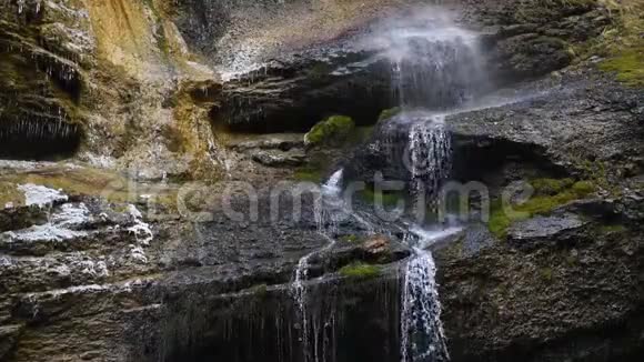 高加索美丽的切格姆瀑布视频的预览图