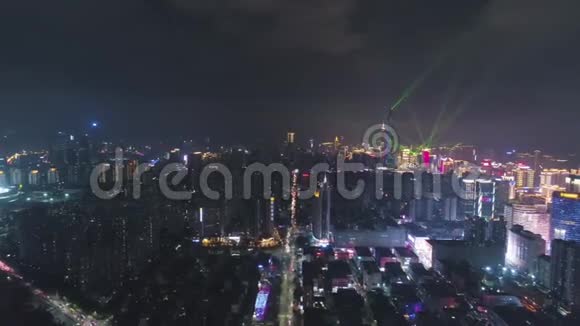 夜间照亮深圳城市景观福田区和罗湖区中国广东视频的预览图