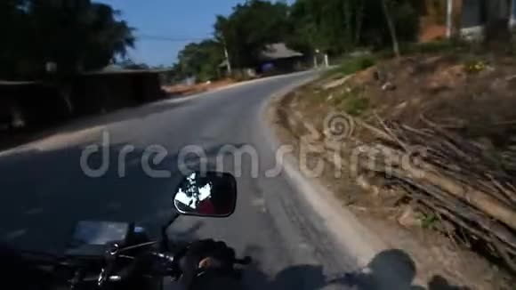 万德鲁斯特在亚洲骑摩托车旅行第一人称观点视频的预览图