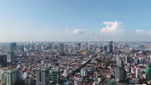 鸟瞰金边市中心柬埔寨亚洲180度平底锅视频的预览图