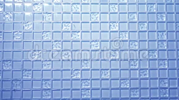 纹理背景蓝色马赛克墙面小方形透明瓷砖厨房玻璃面板视频的预览图